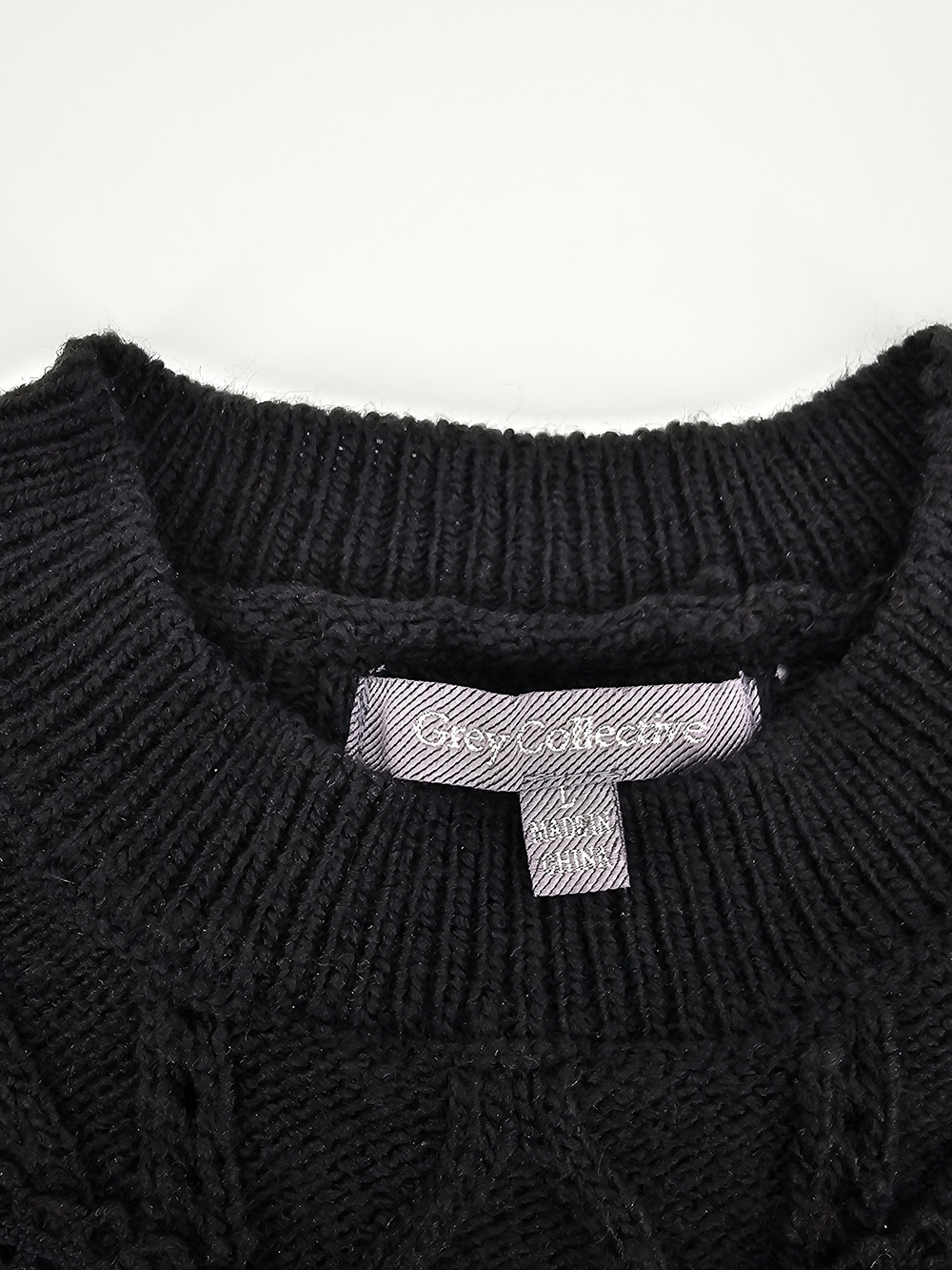 Black cable knit lace ruffle sweater - Picture 3 of 9